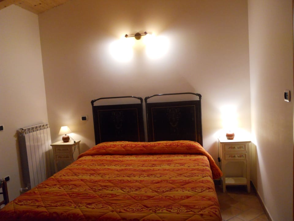 Desk, rollaway beds, bed sheets