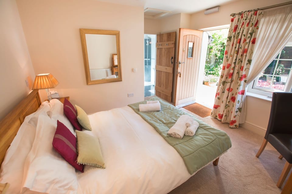 Superior Double Room, Ensuite (Courtyard - Ground Floor)