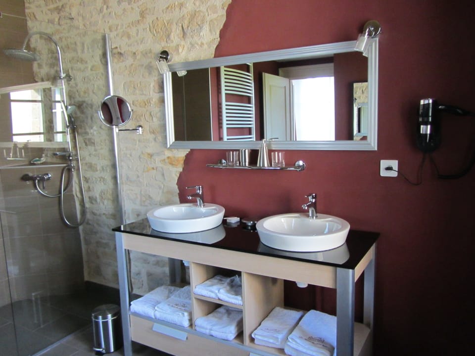 Deluxe Room, Private Bathroom (Lip) | Bathroom | Shower, eco-friendly toiletries, hair dryer, bathrobes