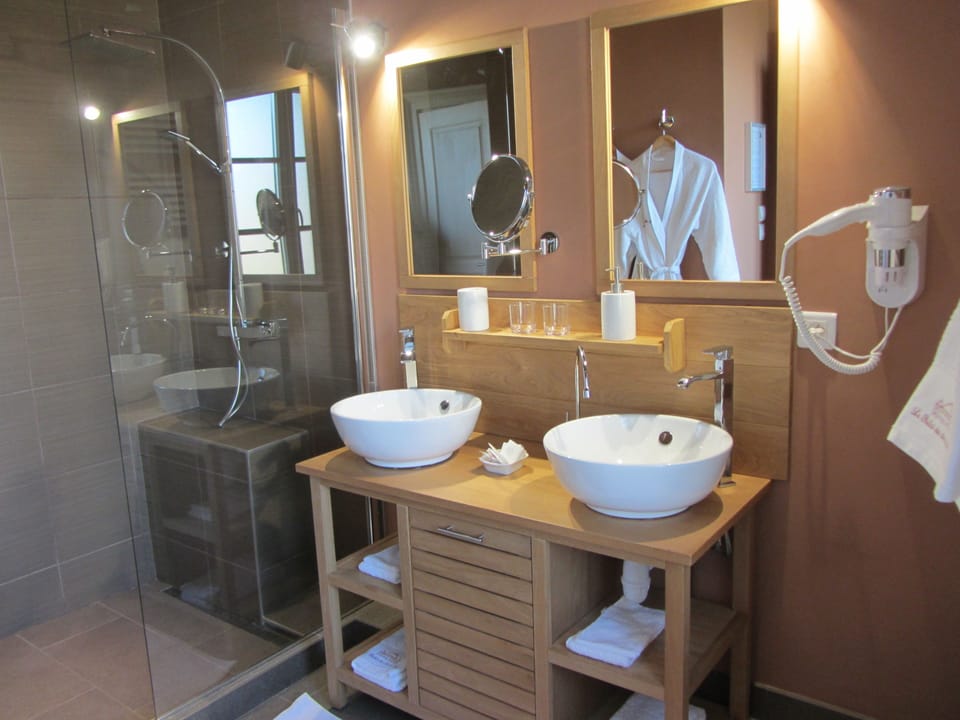 Deluxe Room, Private Bathroom (Courbet) | Bathroom | Shower, eco-friendly toiletries, hair dryer, bathrobes