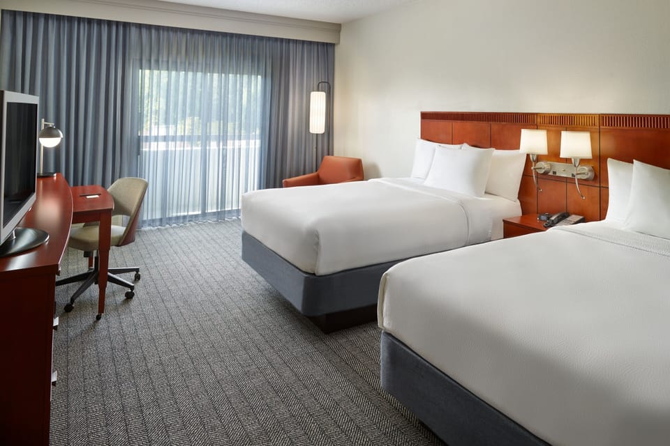Premium bedding, in-room safe, desk, laptop workspace