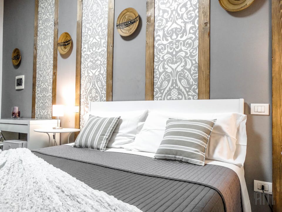 Double Room | Minibar, in-room safe, desk, soundproofing