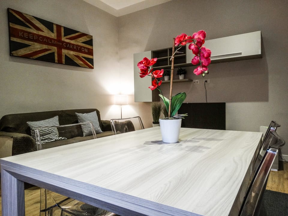 Apartment, 2 Bedrooms, Kitchen | In-room safe, desk, soundproofing, WiFi (free)
