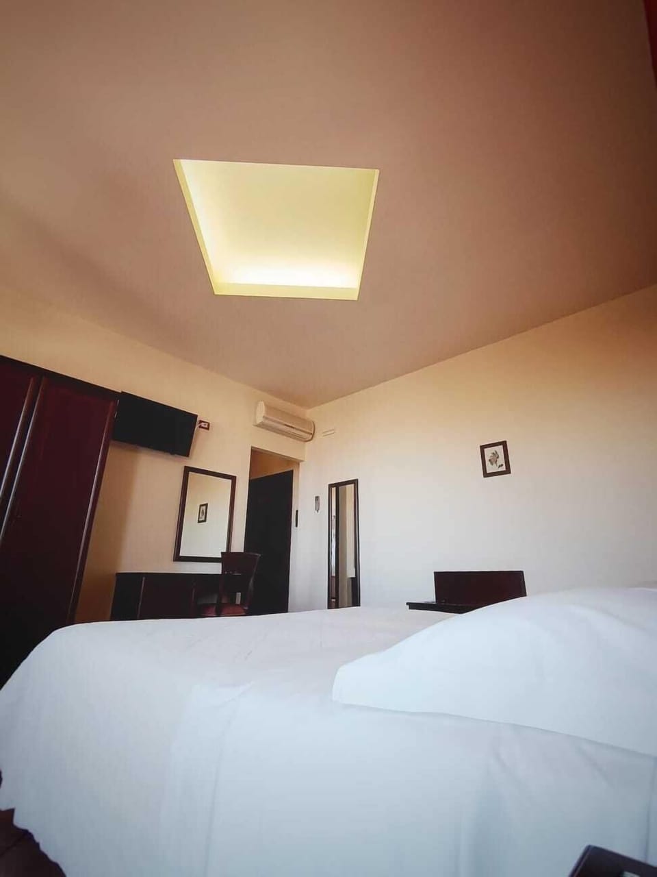 Double or Twin Room | Minibar, in-room safe, desk, soundproofing