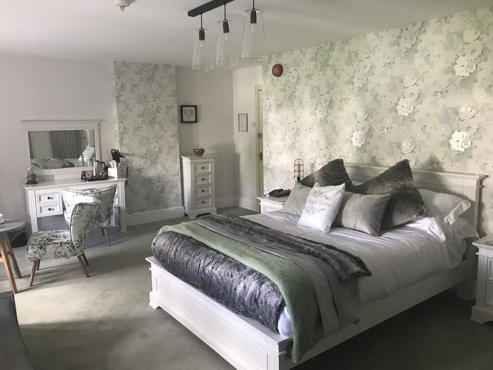 Royal Suite, 1 Double Bed | Premium bedding, desk, iron/ironing board, free WiFi