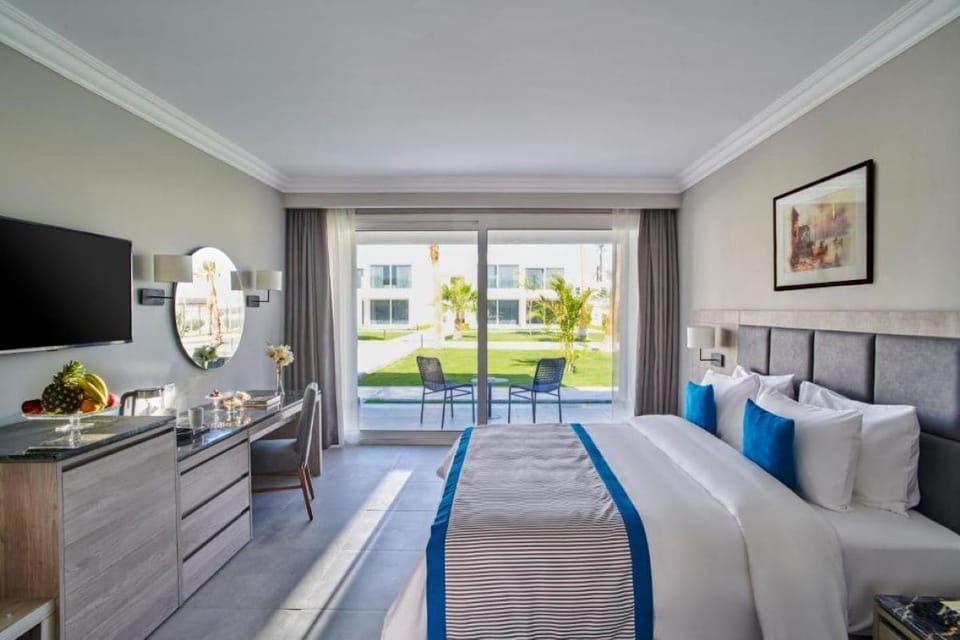 Deluxe Room | Premium bedding, minibar, in-room safe, desk