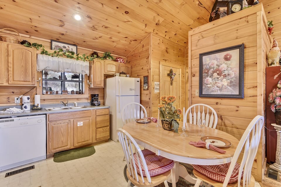 Cabin, 1 Bedroom | Private kitchen | Coffee/tea maker, fridge, oven, stovetop