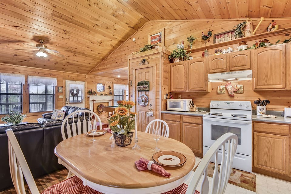 Cabin, 1 Bedroom | Private kitchen | Coffee/tea maker, fridge, oven, stovetop