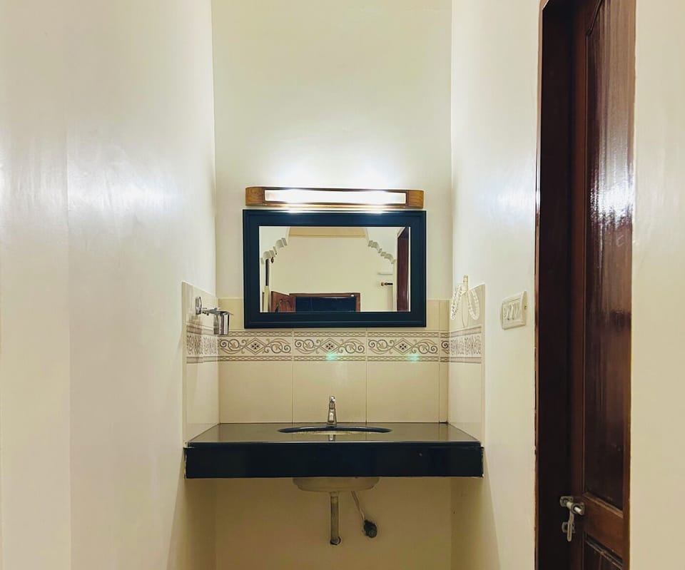 Superior Room, Partial Sea View | In-room safe, desk, soundproofing, rollaway beds