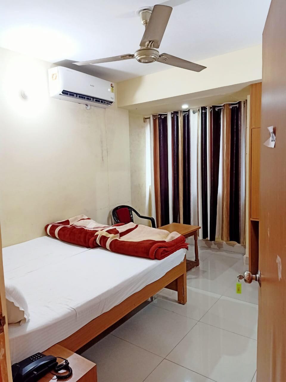 Superior Room | 1 bedroom, in-room safe, desk, soundproofing