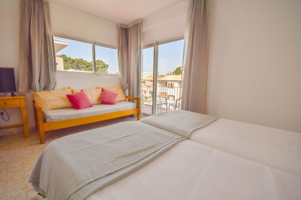 Superior Double Room, Terrace | Desk, free WiFi, bed sheets