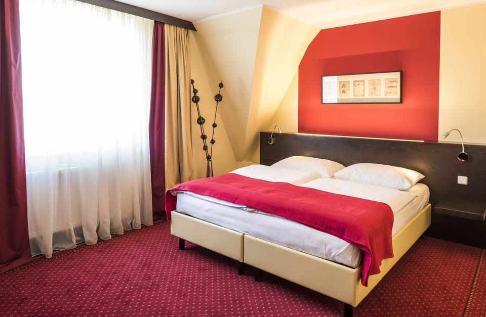 Junior Suite | Premium bedding, in-room safe, desk, soundproofing
