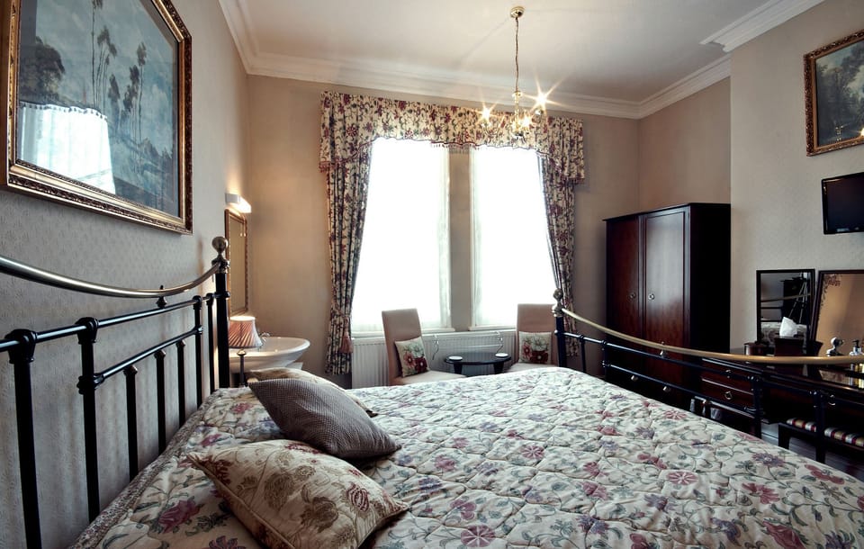 Blackout drapes, free WiFi, bed sheets