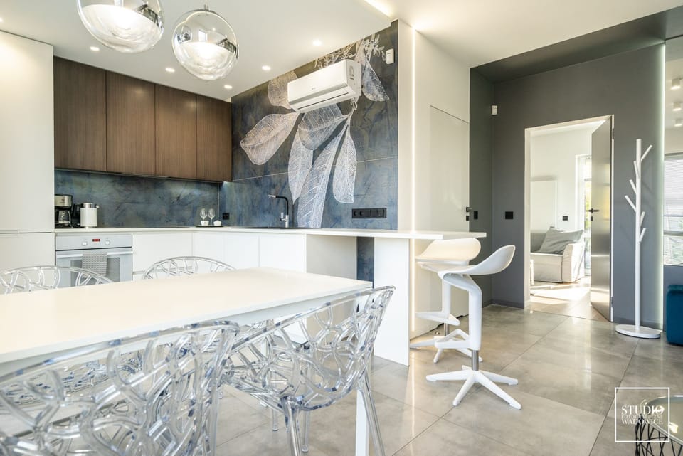 Exclusive Apartment, 3 Bedrooms | Private kitchen | Oven, stovetop, dishwasher, electric kettle