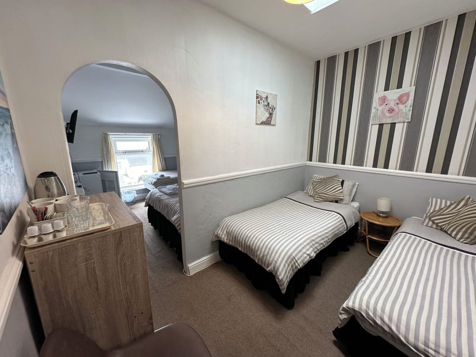 Family Room, Ensuite | Iron/ironing board, travel crib, free WiFi, bed sheets