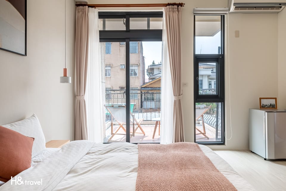 Deluxe Double Room, Balcony | Desk, free WiFi, bed sheets