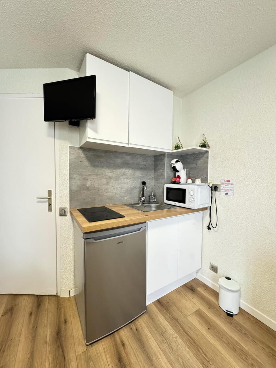 Standard Studio | Private kitchen | Microwave, espresso maker, coffee/tea maker