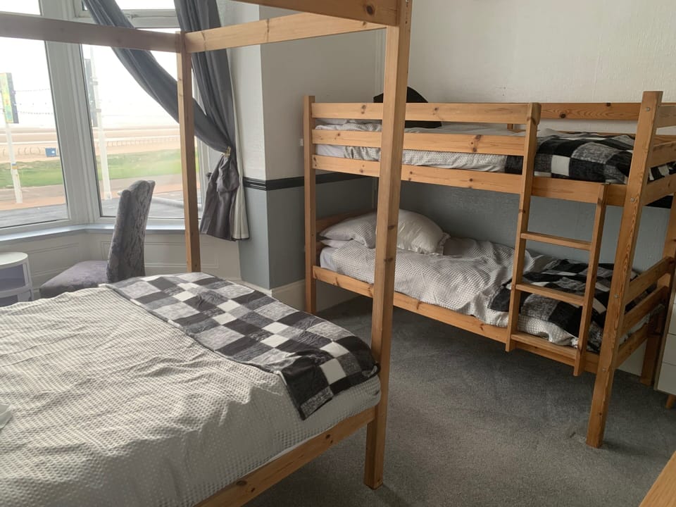 Suite, Ensuite (2 Adults & 2 Children)