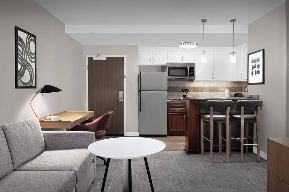 Full-size fridge, microwave, stovetop, dishwasher