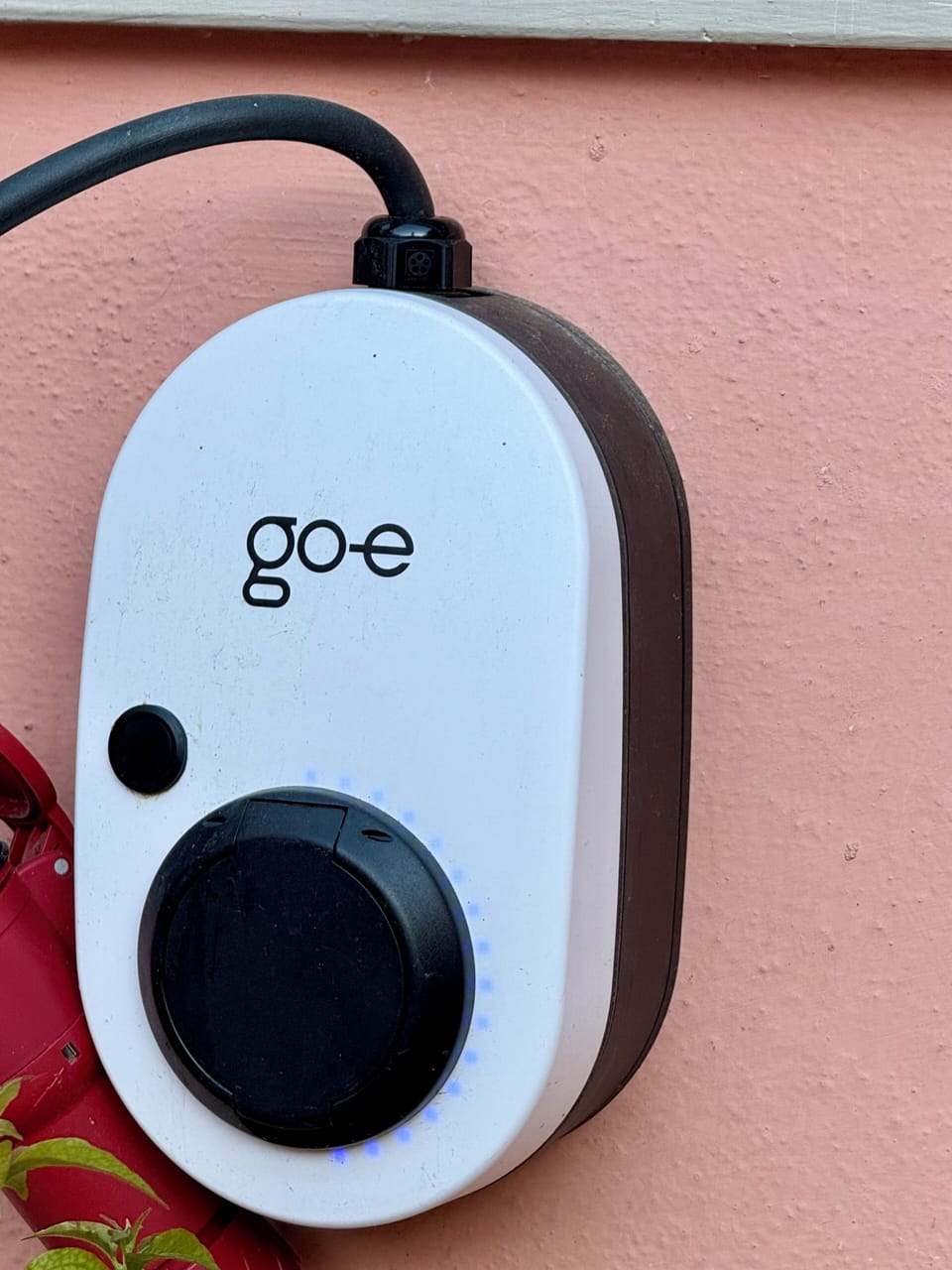 Electric vehicle charging station