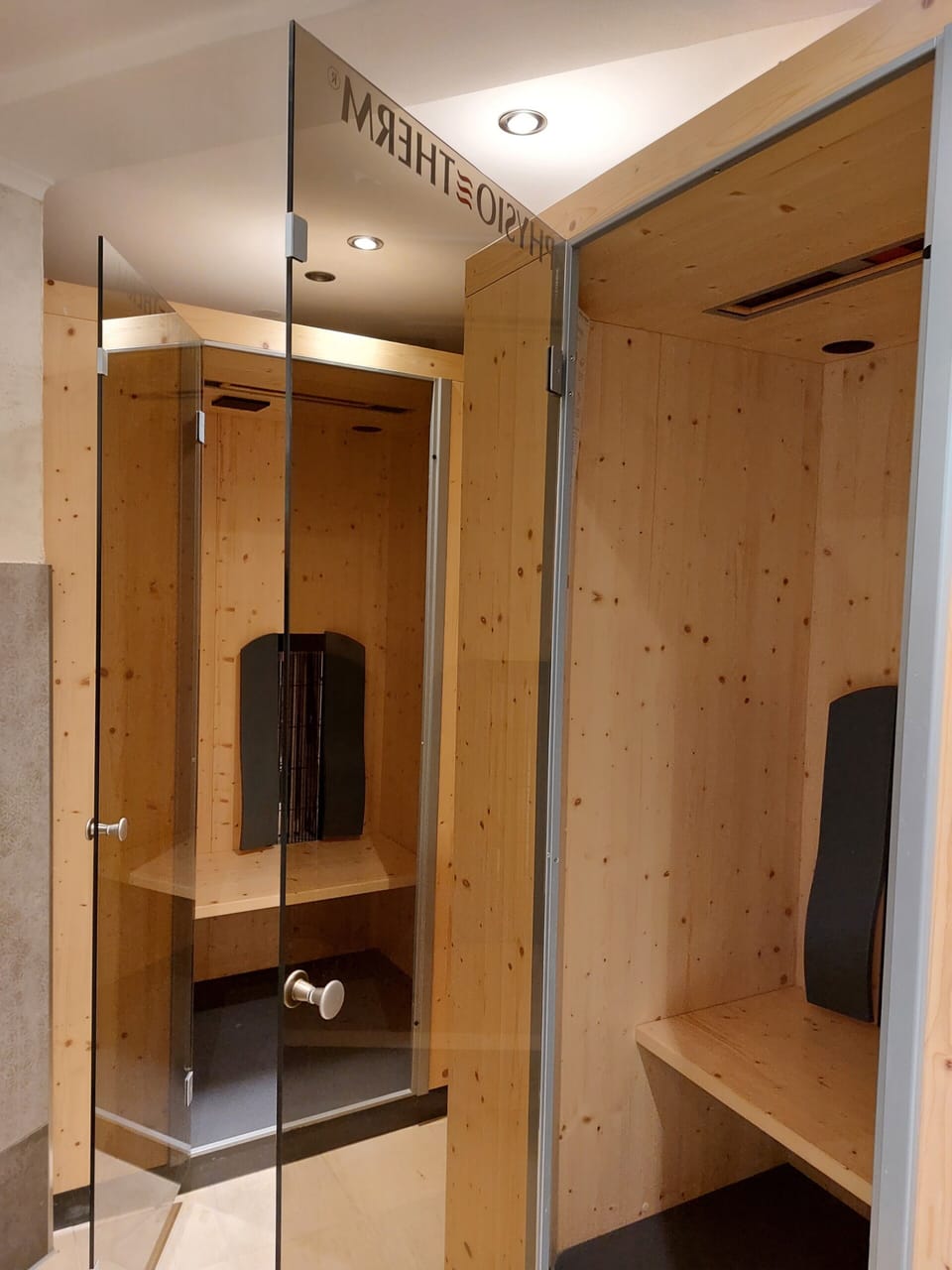 Sauna, steam room, Turkish bath, body treatments, aromatherapy