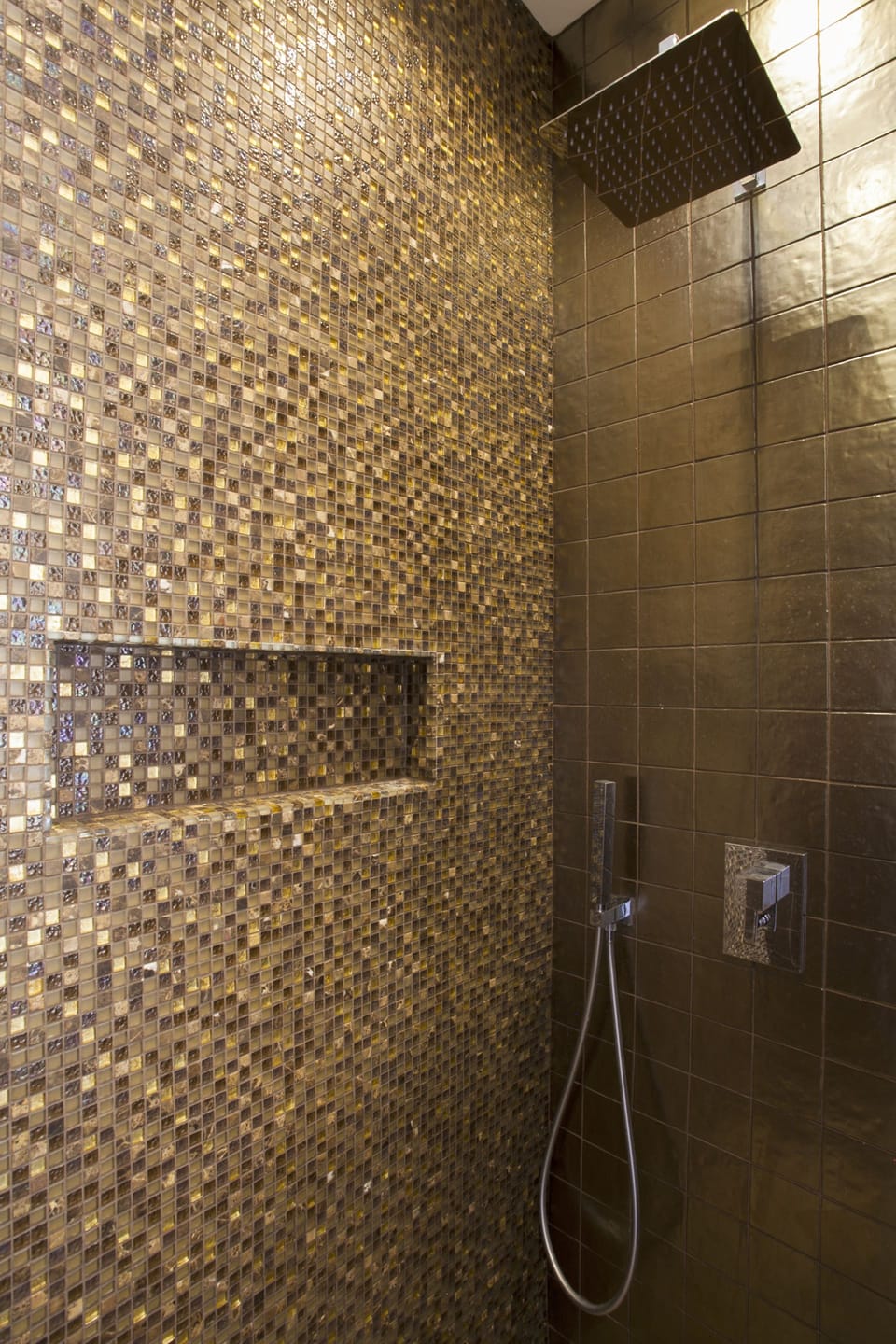 Deluxe Triple Room | Bathroom shower