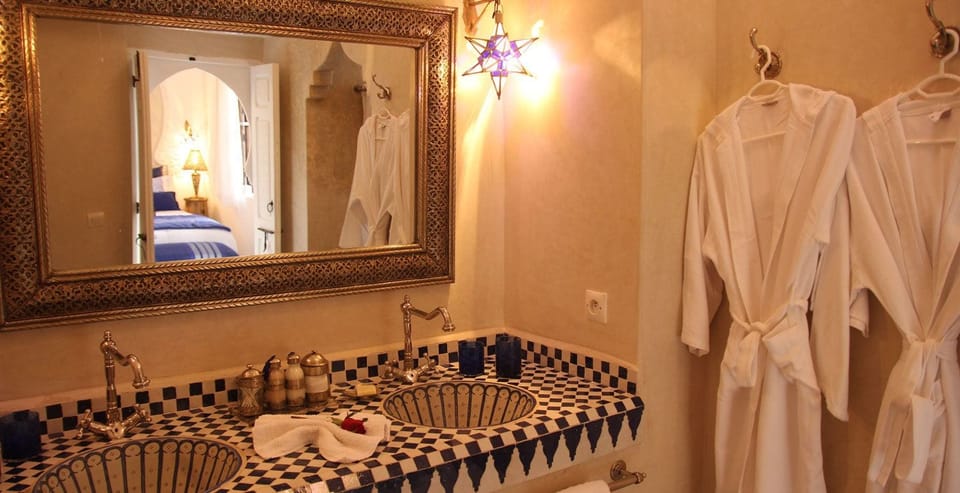 Standard Room | Bathroom | Free toiletries, hair dryer, towels