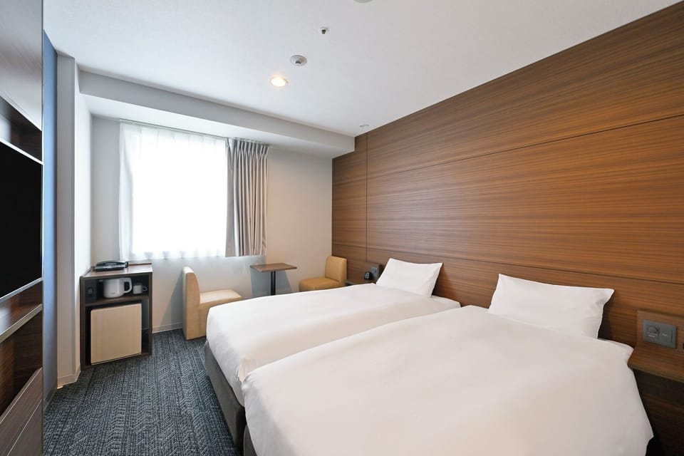 Hollywood Twin Room, Non Smoking | Down comforters, blackout drapes, iron/ironing board (on request)