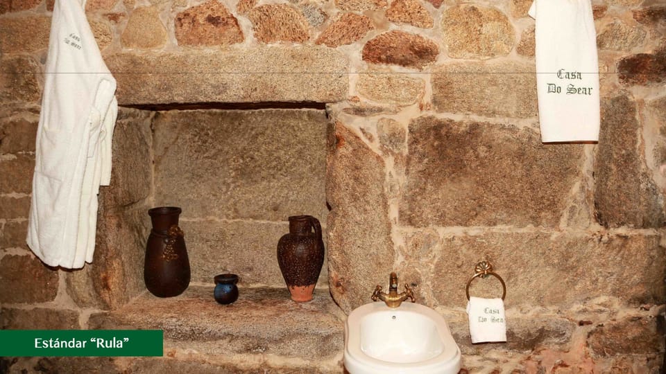 Comfort Double Room, Courtyard View | Bathroom | Shower, free toiletries, hair dryer, bathrobes