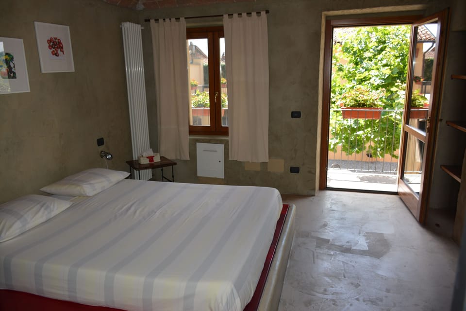 Premium bedding, desk, soundproofing, bed sheets