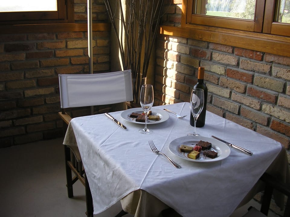 Lunch and dinner served, Regional cuisine