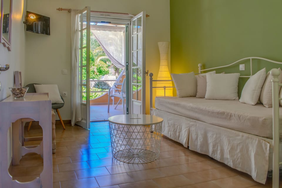 Apartment, 2 Bedrooms | Desk, iron/ironing board, cribs/infant beds, free WiFi