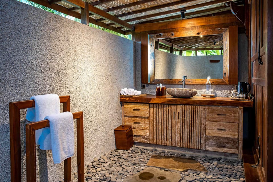 Wooden Suite Garden View | Bathroom | Separate tub and shower, free toiletries, hair dryer, bathrobes