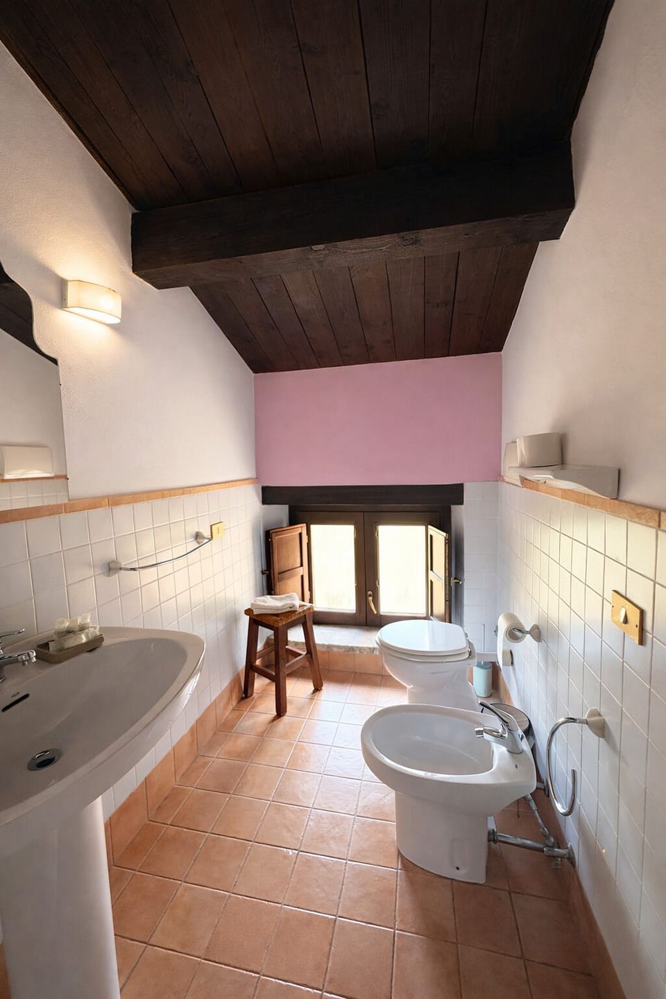 Double Room Single Use | Bathroom | Shower, free toiletries, hair dryer, bidet