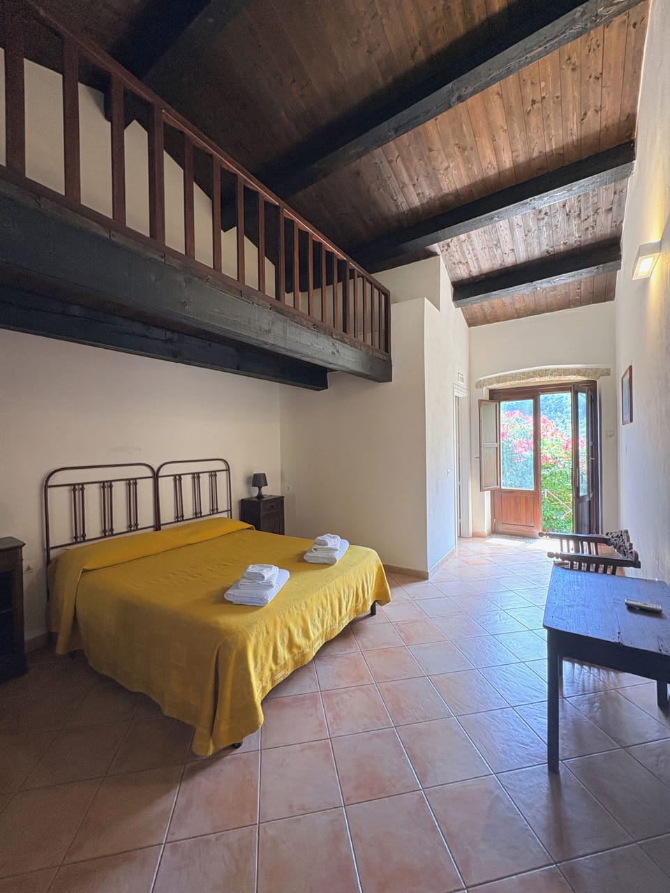 Quadruple Room | Desk, iron/ironing board, free cribs/infant beds, bed sheets