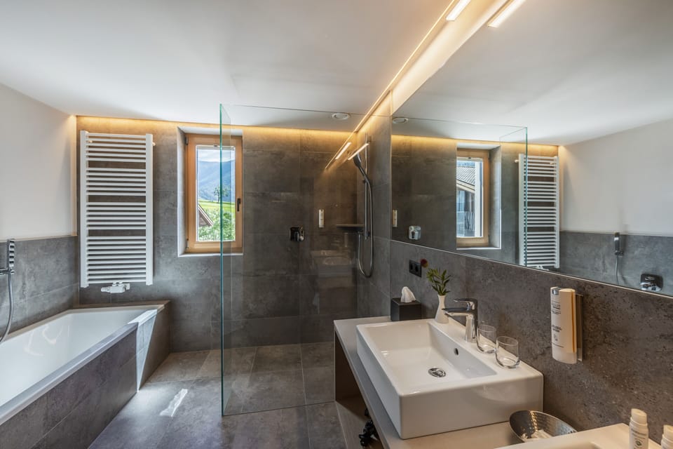 Deluxe Apartment, Patio (Panoramic) | Bathroom | Shower, hair dryer, bathrobes, bidet