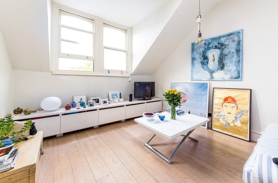 Apartment (1 Bedroom) | Living room | 24-inch flat-screen TV with satellite channels, TV