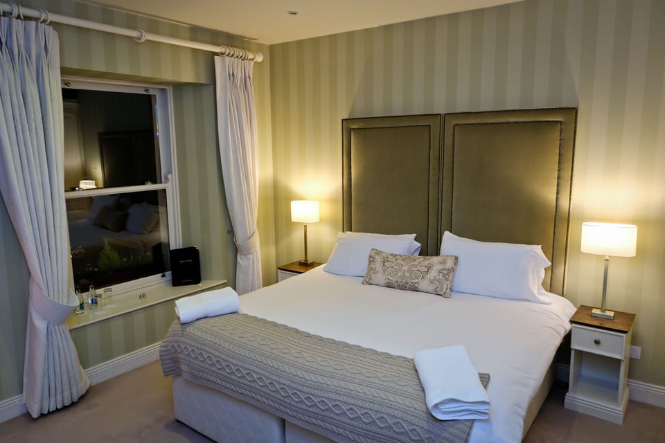Superior Double Room, 1 Bedroom (External Bathroom) | Desk, iron/ironing board (on request), WiFi (free), bed sheets