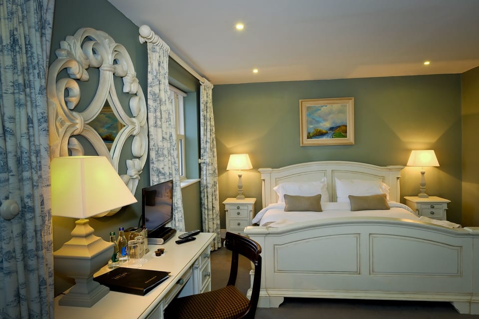 Standard Double Room, Ensuite | Desk, iron/ironing board, free WiFi, bed sheets
