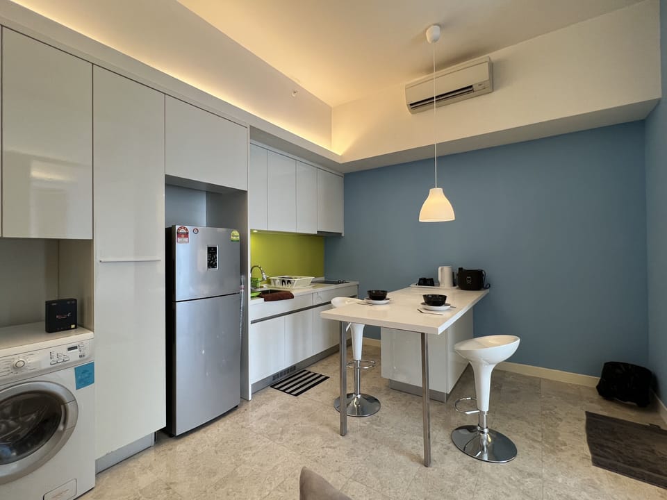 Premier Apartment, 1 Bedroom | Private kitchen | Full-size fridge, microwave, stovetop, electric kettle