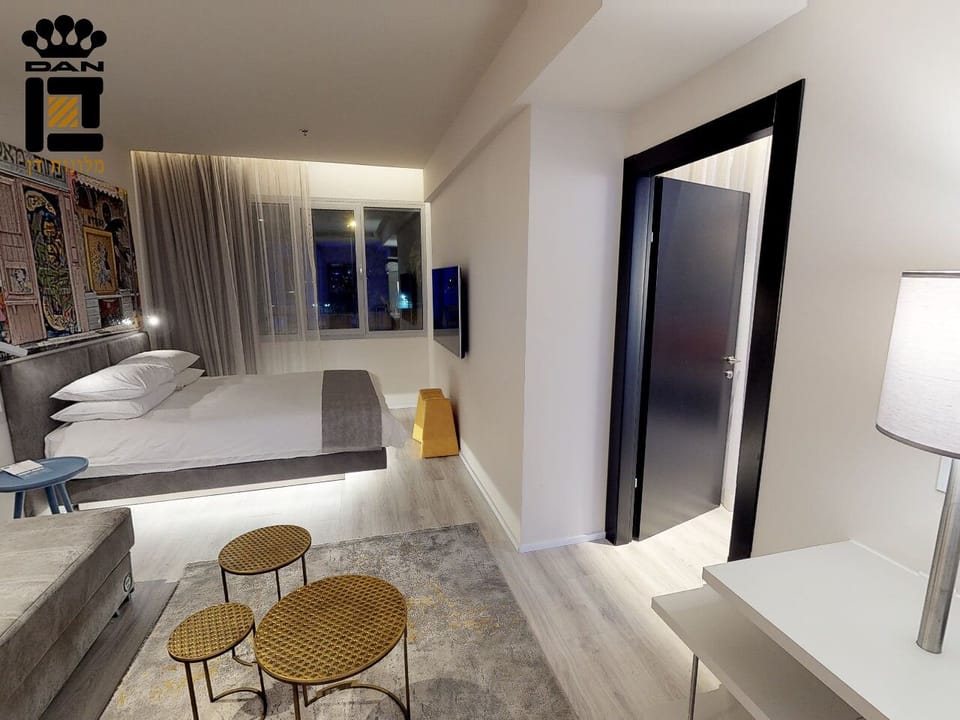 Suite | Premium bedding, in-room safe, free WiFi, bed sheets