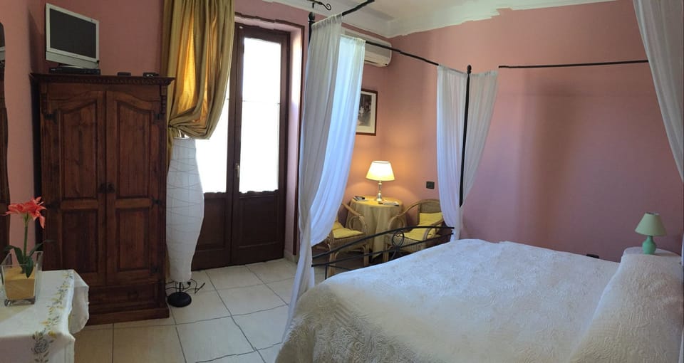 Classic Room, 1 Queen Bed, Private Bathroom, City View | Premium bedding, individually decorated, individually furnished
