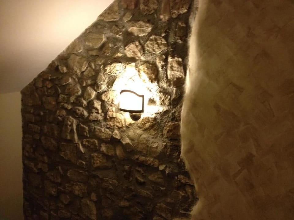 Shower, rainfall showerhead, free toiletries, hair dryer