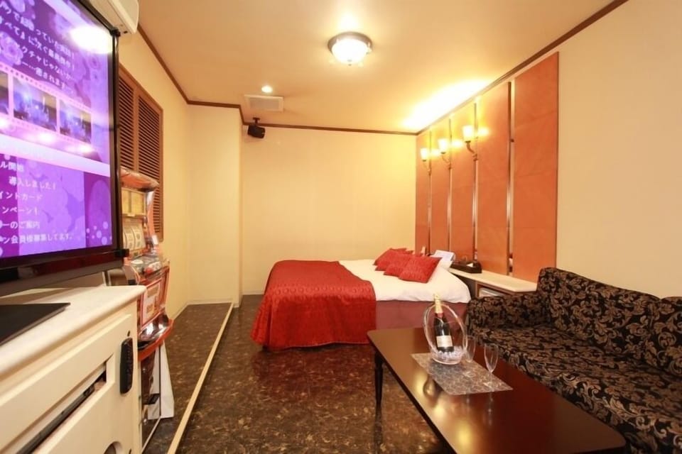 Double Room, Smoking | Minibar, soundproofing, free WiFi, bed sheets