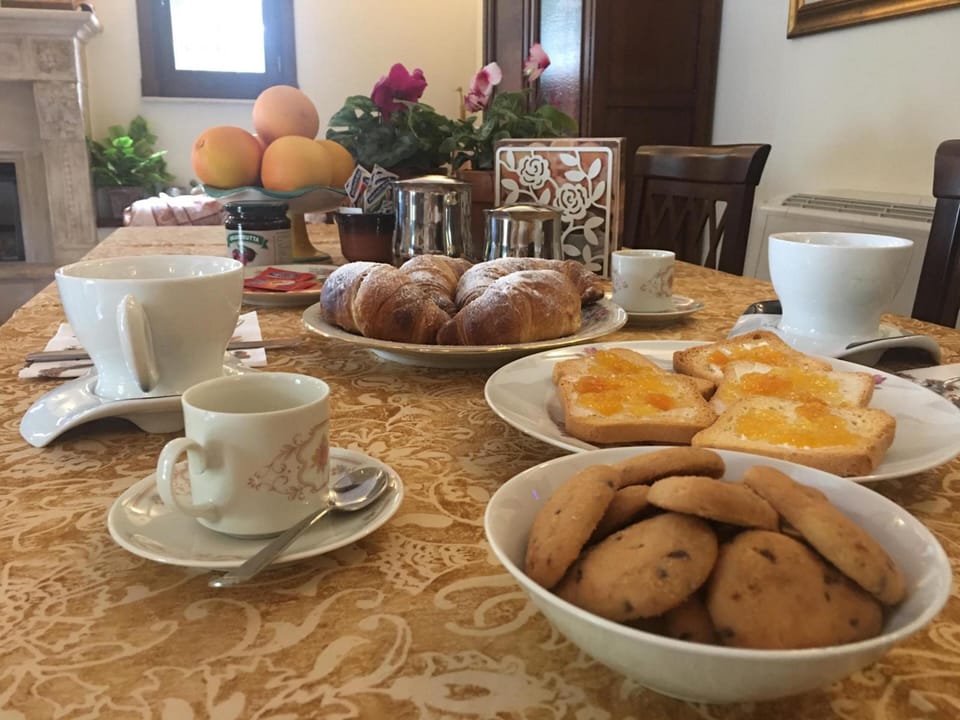 Free daily self-serve breakfast