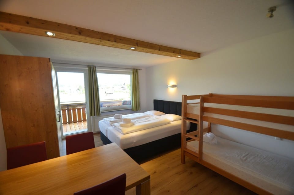 Deluxe Studio (Top 12) | 1 bedroom, iron/ironing board, cribs/infant beds, free WiFi