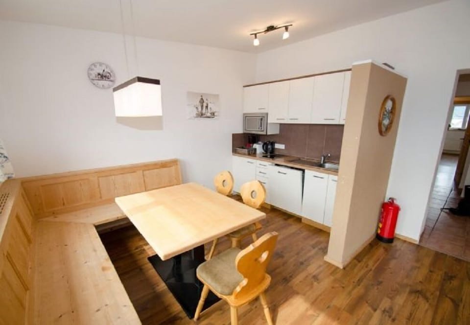 Apartment, 2 Bedrooms, Mountain View | In-room dining