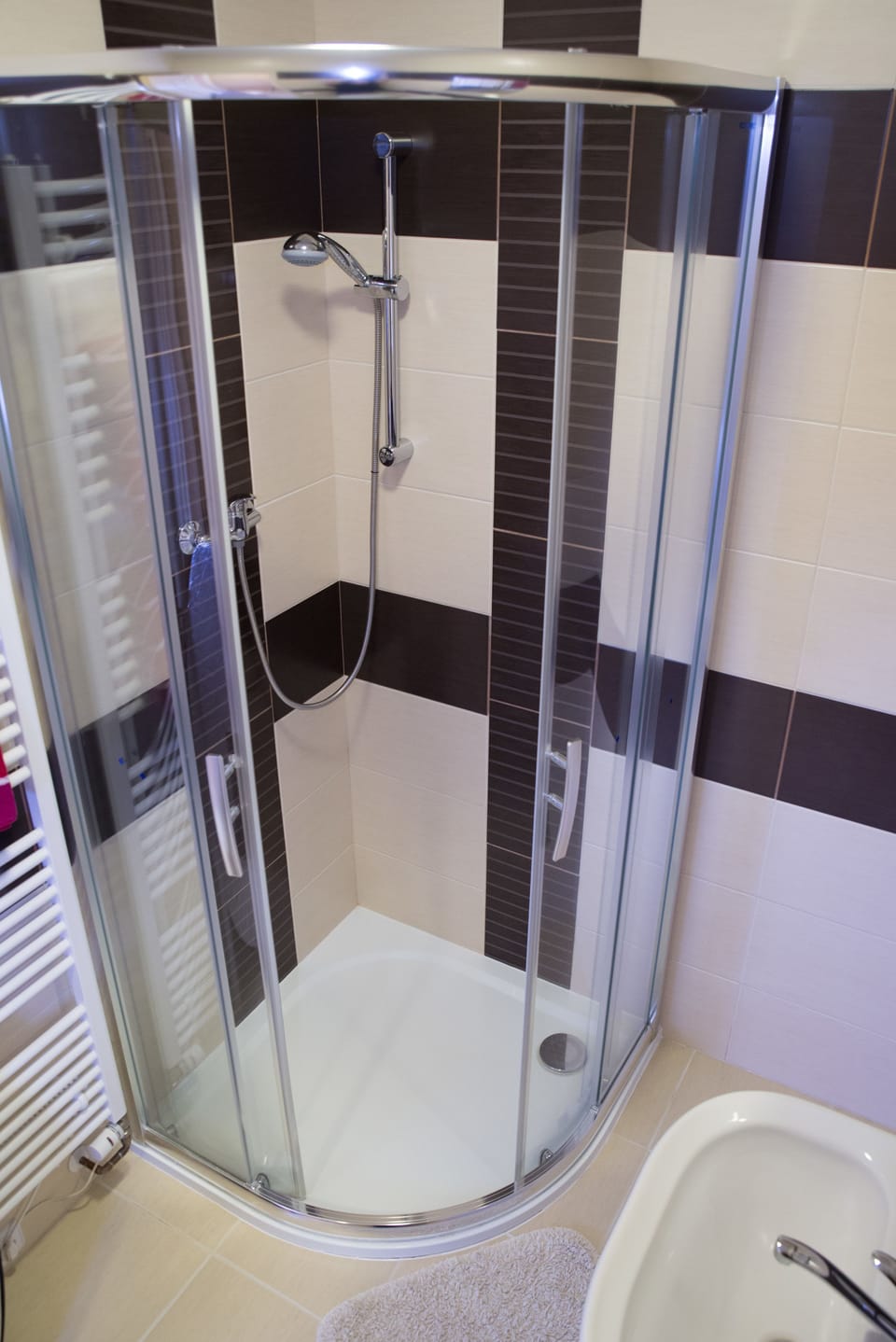 Triple Room | Bathroom shower