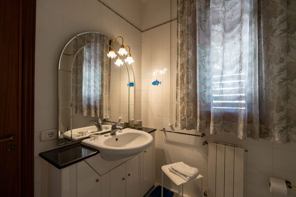 Deluxe Double or Twin Room | Bathroom | Shower, free toiletries, hair dryer, electronic bidet