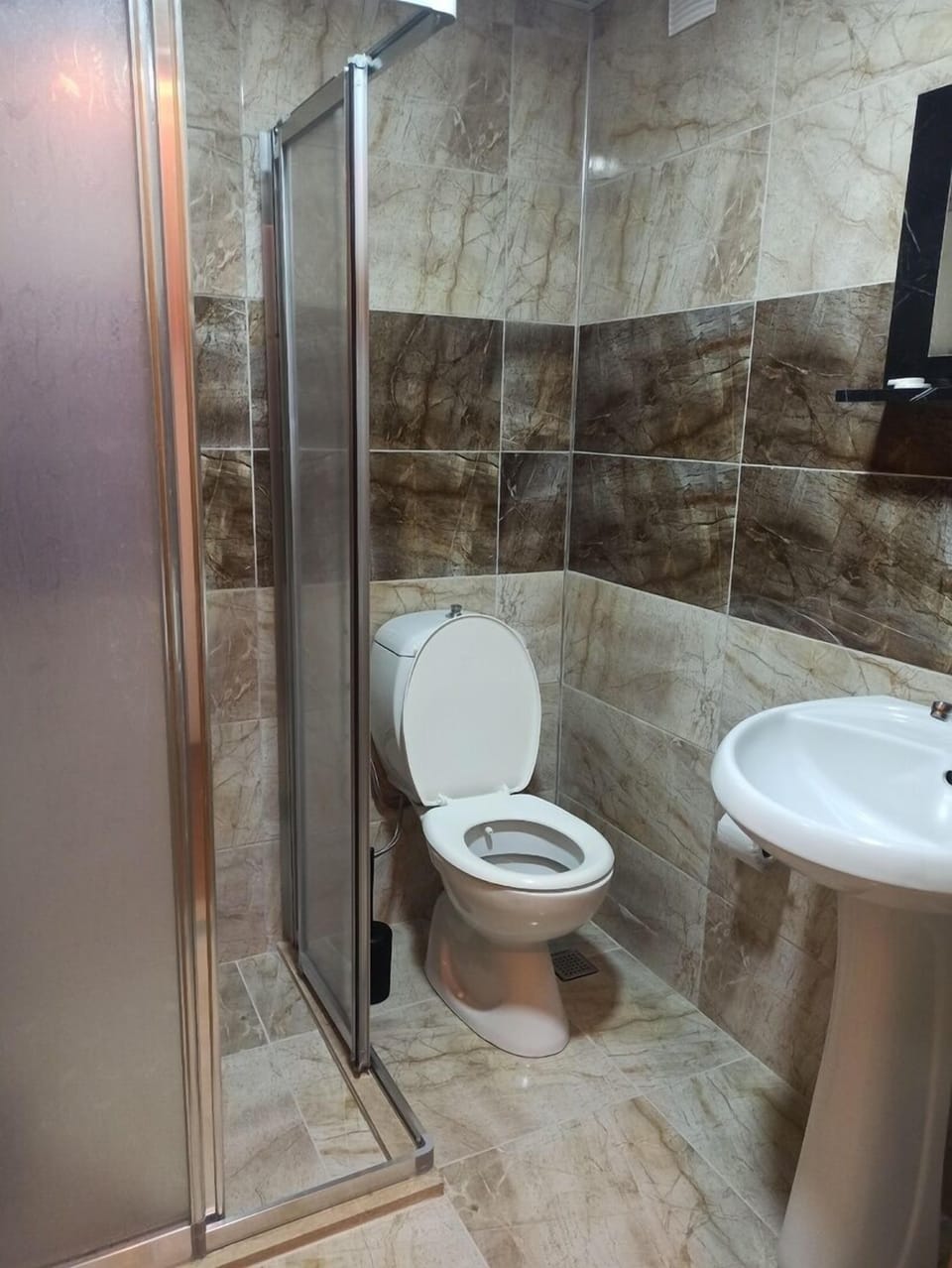 Classic Triple Room | Laptop workspace, iron/ironing board, free WiFi